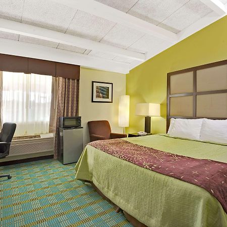 Days Inn By Wyndham Southington Ngoại thất bức ảnh
