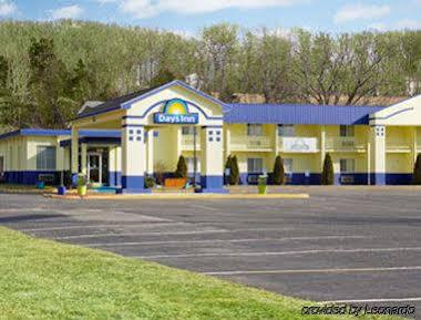 Days Inn By Wyndham Southington Ngoại thất bức ảnh