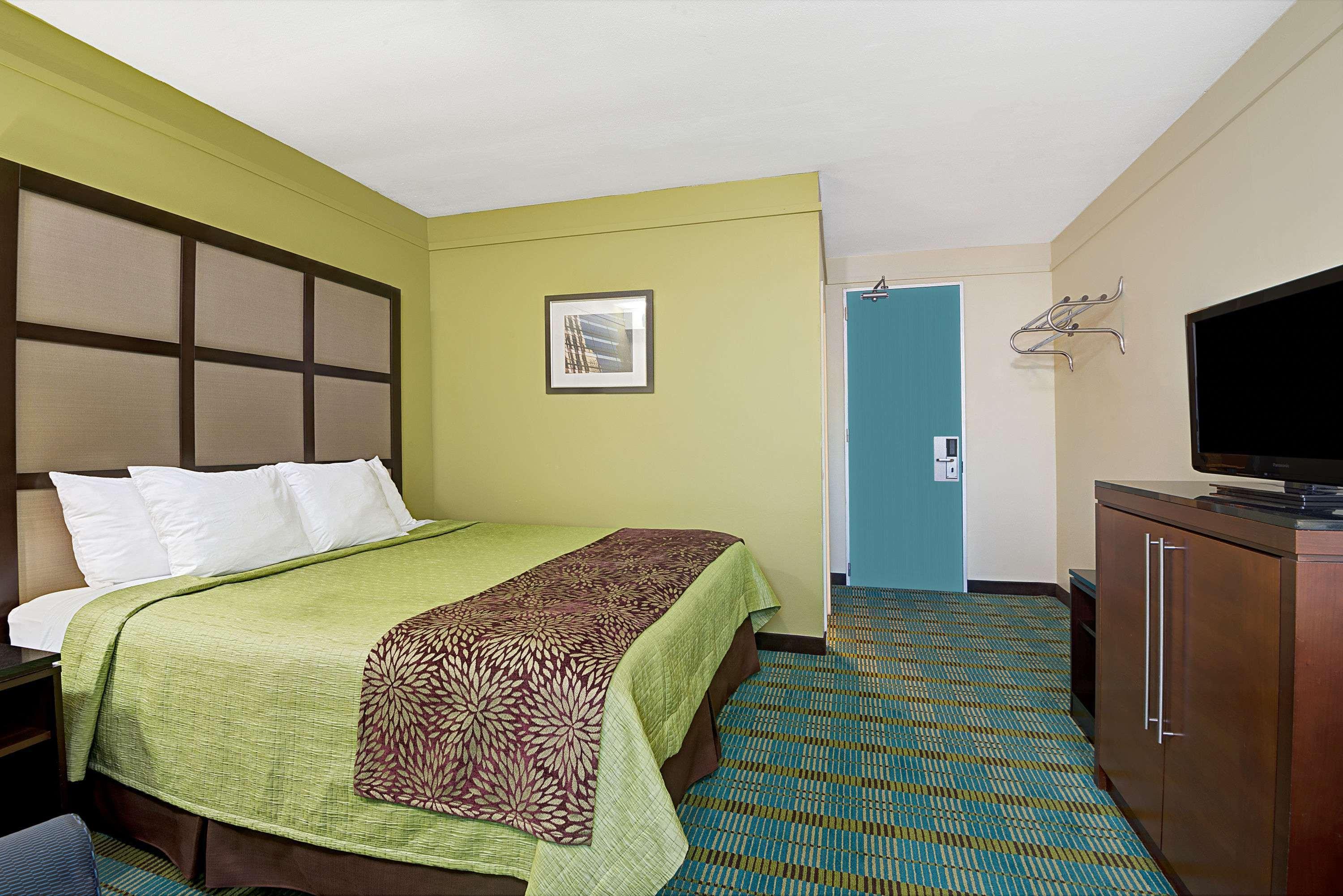 Days Inn By Wyndham Southington Ngoại thất bức ảnh