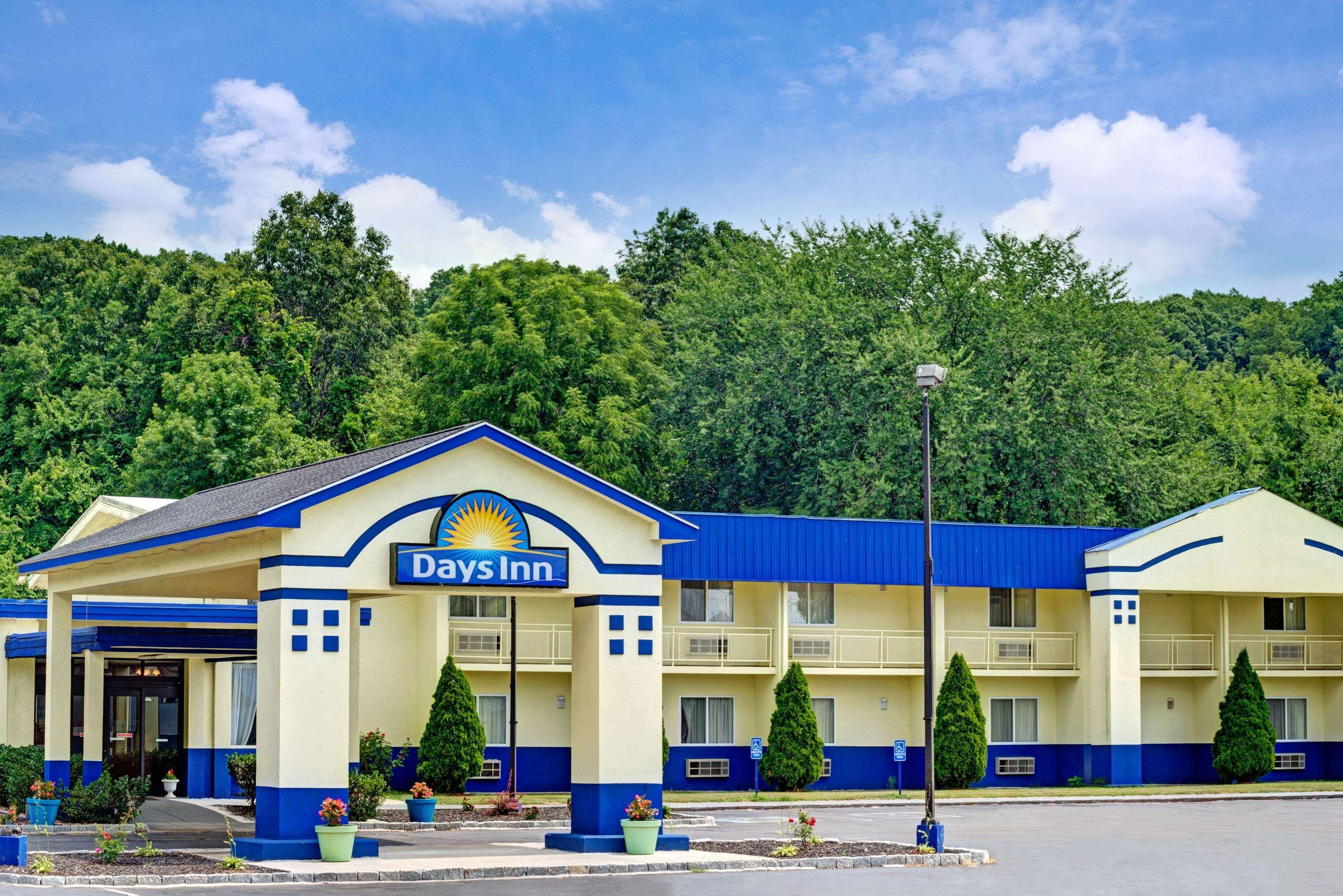 Days Inn By Wyndham Southington Ngoại thất bức ảnh