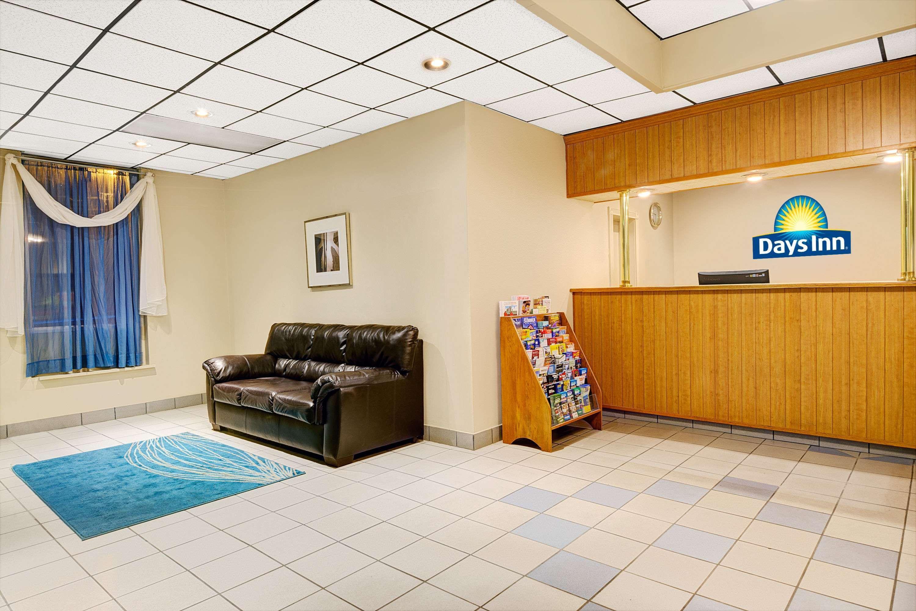 Days Inn By Wyndham Southington Ngoại thất bức ảnh