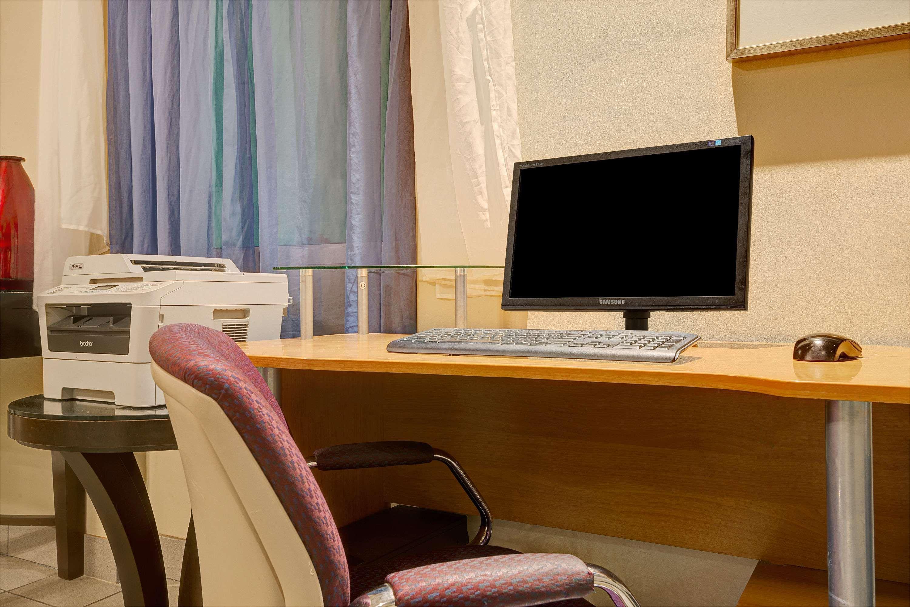 Days Inn By Wyndham Southington Ngoại thất bức ảnh
