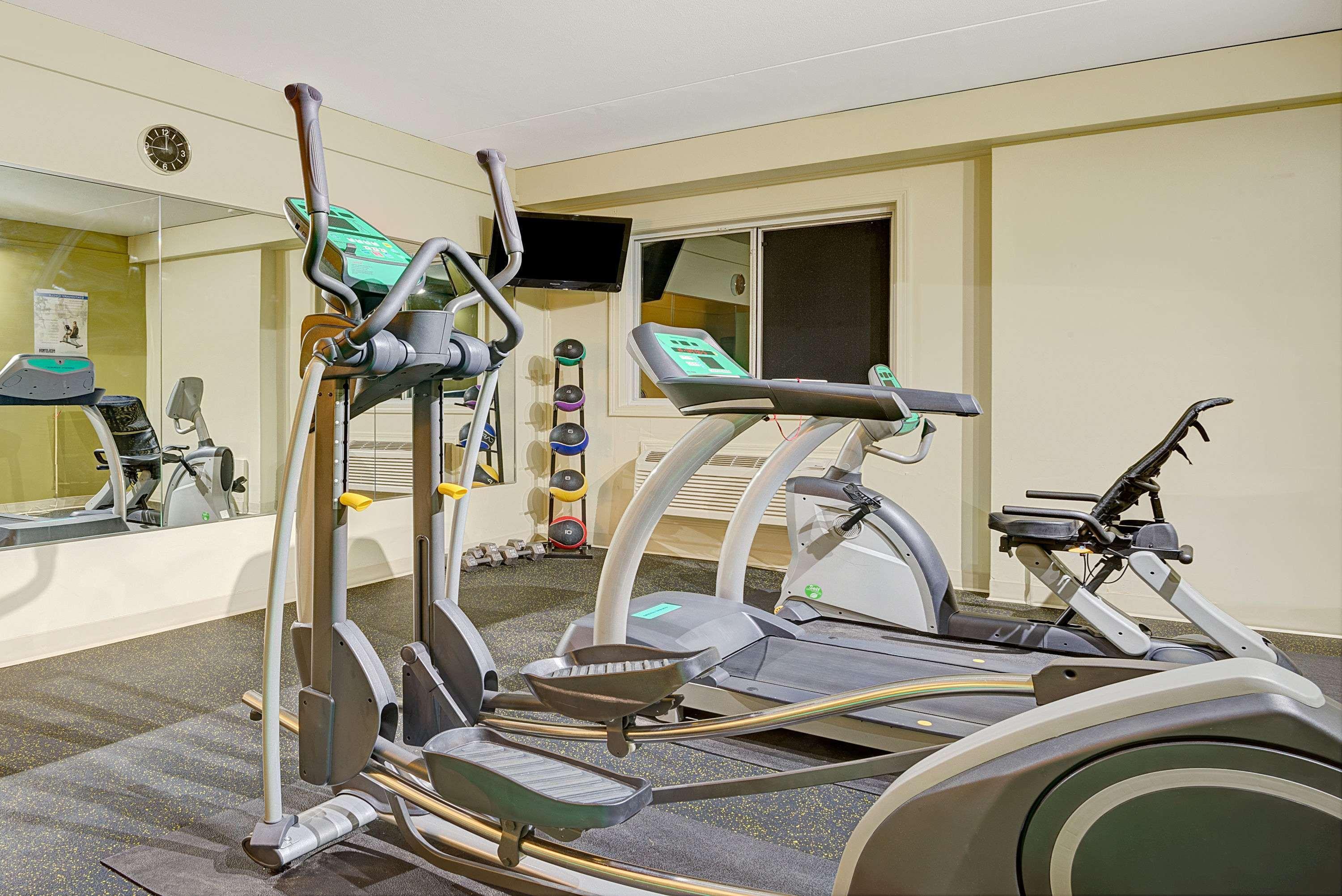 Days Inn By Wyndham Southington Ngoại thất bức ảnh