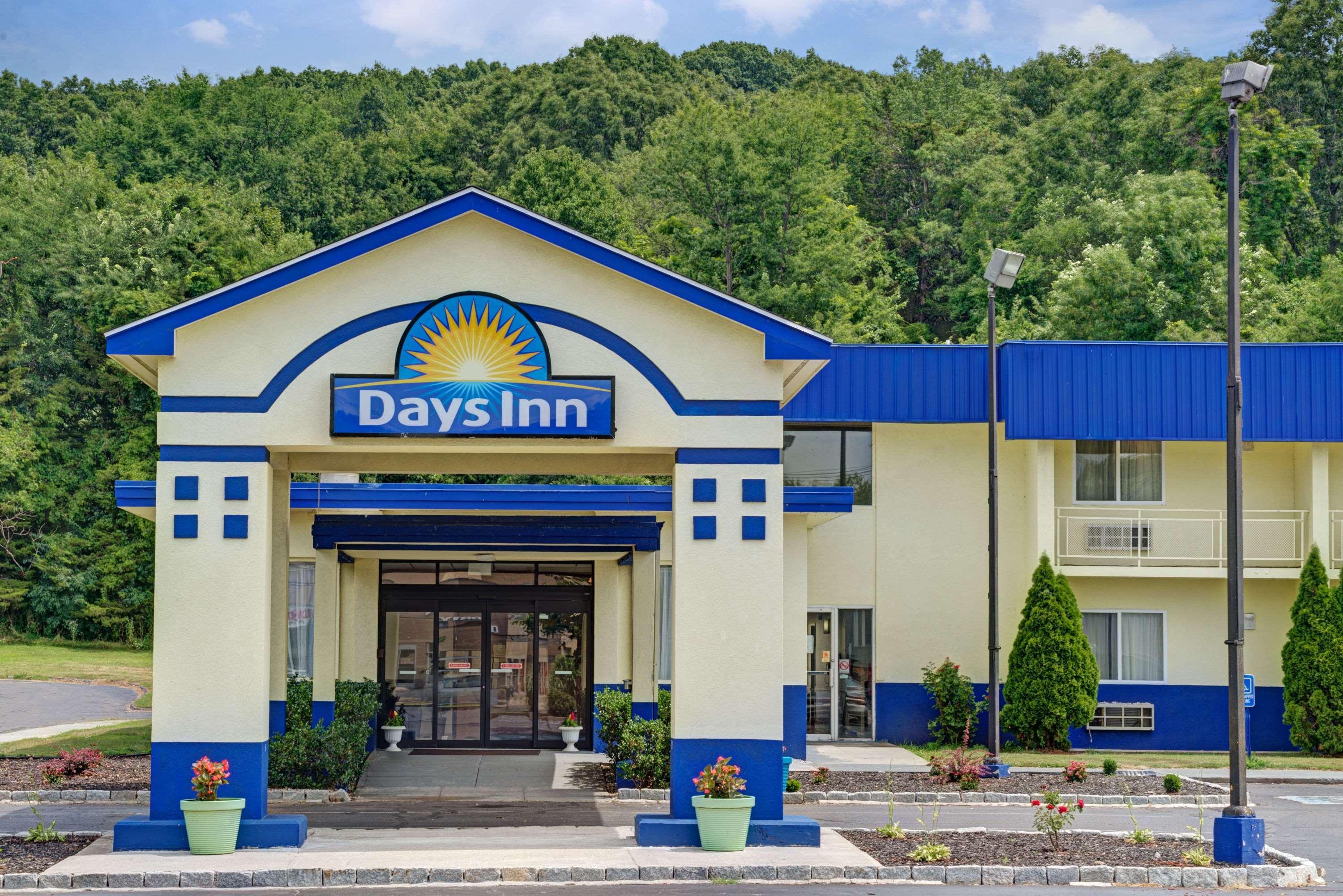 Days Inn By Wyndham Southington Ngoại thất bức ảnh