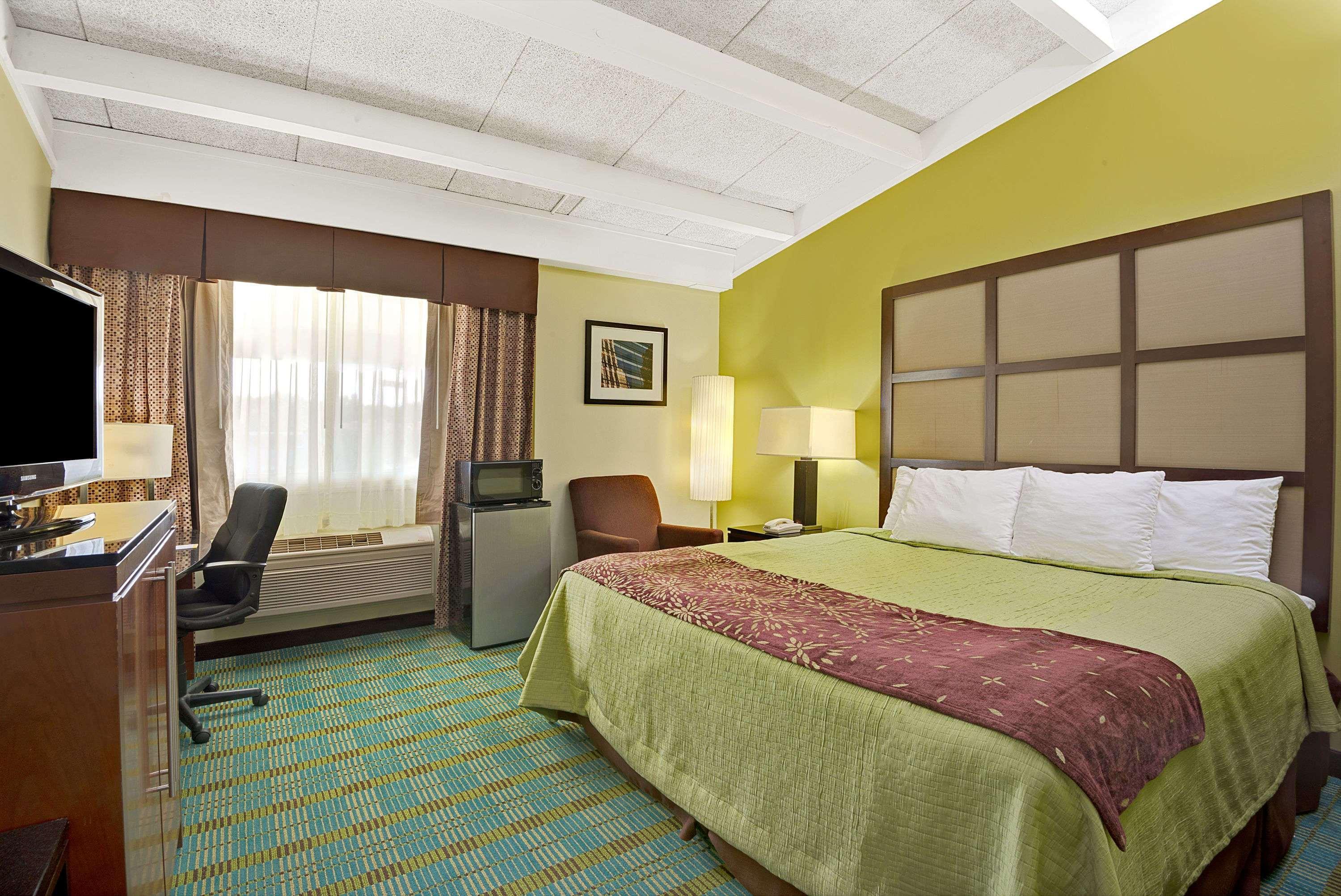 Days Inn By Wyndham Southington Ngoại thất bức ảnh