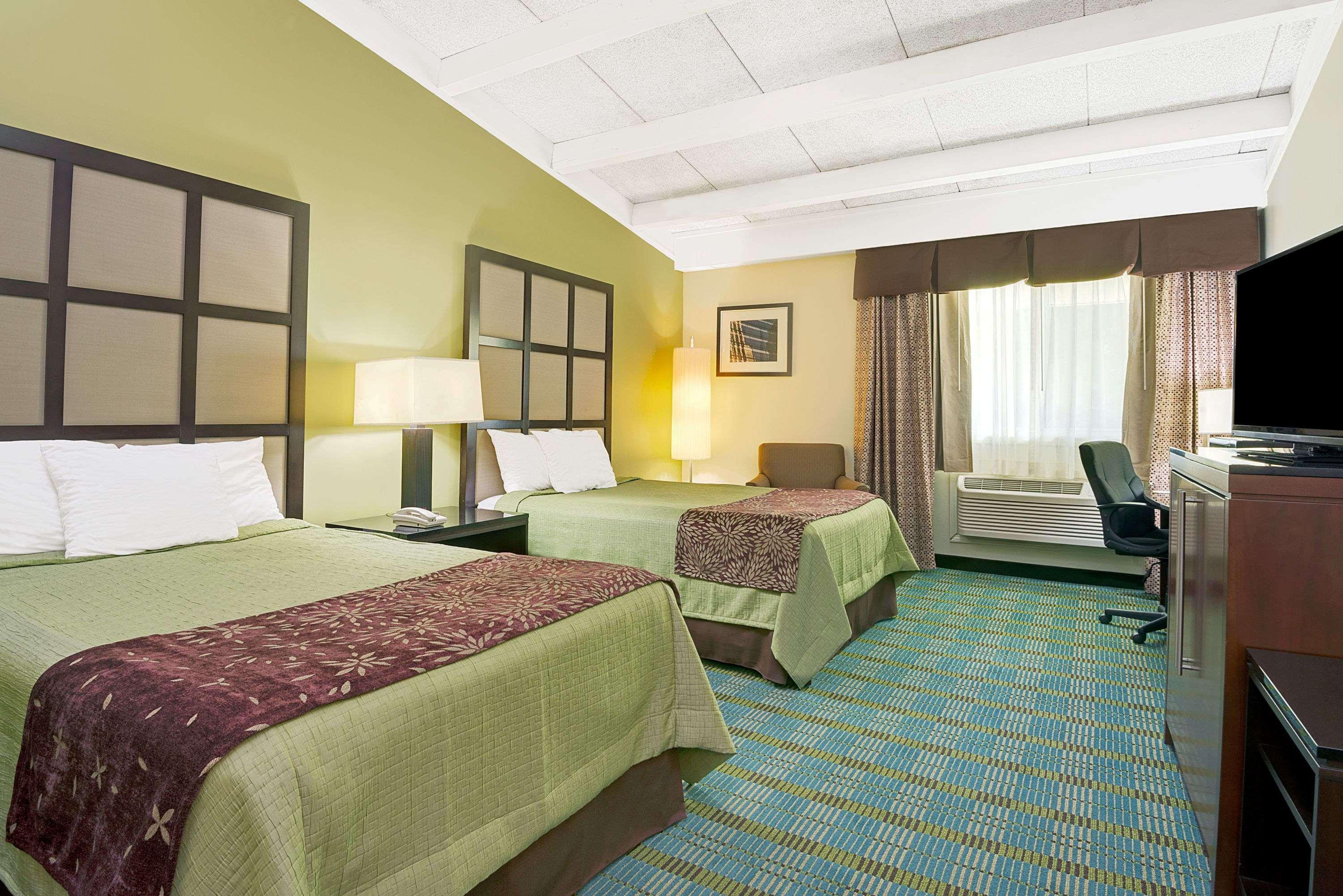 Days Inn By Wyndham Southington Ngoại thất bức ảnh